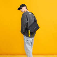 將圖片載入圖庫檢視器 UNDERCROSS No Basic 黑色迷你郵差包