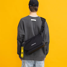 將圖片載入圖庫檢視器 UNDERCROSS No Basic 黑色迷你郵差包
