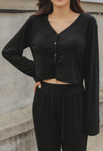 將圖片載入圖庫檢視器 CONCHWEAR 甜美短版鈕扣罩衫 2色