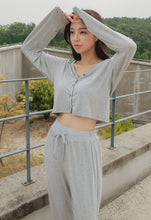 將圖片載入圖庫檢視器 CONCHWEAR 甜美短版鈕扣罩衫 2色