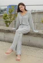 將圖片載入圖庫檢視器 CONCHWEAR 甜美短版鈕扣罩衫寬褲套裝 2色