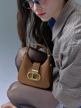 將圖片載入圖庫檢視器 LOEKA Gota S 都會知性棕色迷你馬鞍肩背包