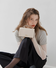 將圖片載入圖庫檢視器 LOEKA Emma 白色方形迷你手提肩背包