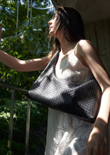 將圖片載入圖庫檢視器 KWANI 編織壓紋Hobo (4色)