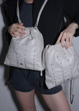 將圖片載入圖庫檢視器 KWANI Mini Chelsea 迷你鉚釘束繩背囊 (2色)
