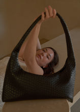 將圖片載入圖庫檢視器 KWANI 編織壓紋Hobo (4色)