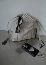 將圖片載入圖庫檢視器 KWANI Mini Chelsea 迷你鉚釘束繩背囊 (2色)