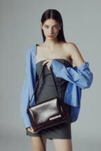 將圖片載入圖庫檢視器 MARHEN.J Elly 棕色純素皮革肩背包