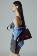 將圖片載入圖庫檢視器 MARHEN.J Elly 棕色純素皮革肩背包