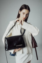 將圖片載入圖庫檢視器 MARHEN.J Elly 黑色純素皮革肩背包