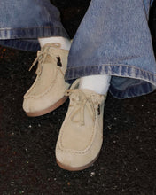 將圖片載入圖庫檢視器 23.65 NUTTY 奶油色麂皮休閒樂福鞋