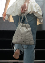 將圖片載入圖庫檢視器 KWANI Mini Chelsea 迷你鉚釘束繩背囊 (2色)