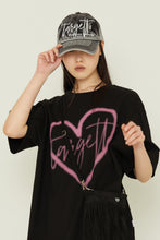將圖片載入圖庫檢視器 TARGETTO Heart Logo Spray 噴漆愛心黑色T恤
