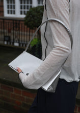 將圖片載入圖庫檢視器 KWANI Sleek Diane 簡約肩背包 (3色)