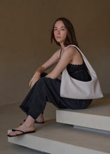 將圖片載入圖庫檢視器 KWANI 編織壓紋Hobo (4色)