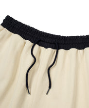 將圖片載入圖庫檢視器 FALLETT Color-Block 撞色米色運動短褲