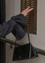 將圖片載入圖庫檢視器 KWANI Sleek Diane 簡約肩背包 (3色)