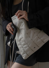 將圖片載入圖庫檢視器 KWANI Mini Chelsea 迷你鉚釘束繩背囊 (2色)