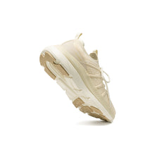 將圖片載入圖庫檢視器 AKIII CLASSIC Maximize 網眼輕量米色運動鞋