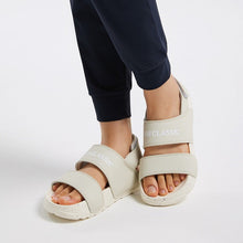將圖片載入圖庫檢視器 AKIII CLASSIC Quick Slide VER.2 奶油餅乾色魔術貼拖鞋