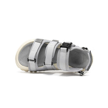 將圖片載入圖庫檢視器 AKIII CLASSIC Granada 雙魔鬼氈淺灰涼鞋