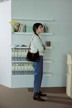 將圖片載入圖庫檢視器 LOEKA Diane 黑色兩用拼接Hobo Bag