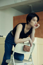 將圖片載入圖庫檢視器 LOEKA Fave 棕色迷你側背翻蓋卡包