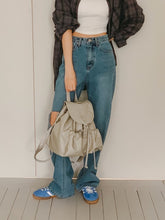 將圖片載入圖庫檢視器 MARHEN.J Scarlet 米白色尼龍束繩背包