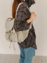 將圖片載入圖庫檢視器 MARHEN.J Scarlet 米白色尼龍束繩背包