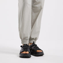 將圖片載入圖庫檢視器 AKIII CLASSIC Yosemite Tracker V2 黑色抽繩厚底涼鞋