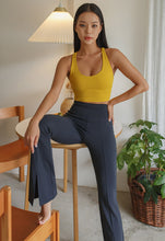 將圖片載入圖庫檢視器 CONCHWEAR 蜜桃臀緊身運動開岔喇叭褲 4色