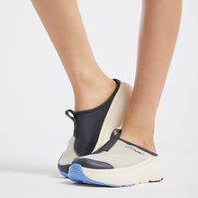 將圖片載入圖庫檢視器 AKIII CLASSIC Bumper Whale Slide 灰褐色拼接厚底穆勒鞋