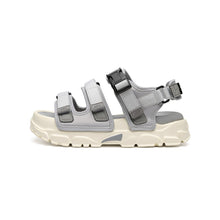將圖片載入圖庫檢視器 AKIII CLASSIC Granada 雙魔鬼氈淺灰涼鞋