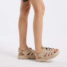 將圖片載入圖庫檢視器 AKIII CLASSIC Yosemite Tracker V2 奶茶色抽繩厚底涼鞋 (Kara 齡智同款)