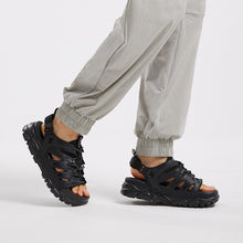將圖片載入圖庫檢視器 AKIII CLASSIC Yosemite Tracker V2 黑色抽繩厚底涼鞋