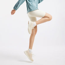 將圖片載入圖庫檢視器 AKIII CLASSIC Maximize 網眼輕量米色運動鞋