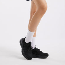 將圖片載入圖庫檢視器 AKIII CLASSIC Maximize 網眼輕量黑色運動鞋