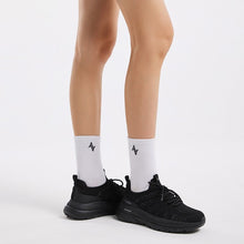 將圖片載入圖庫檢視器 AKIII CLASSIC Maximize 網眼輕量黑色運動鞋