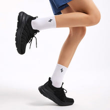 將圖片載入圖庫檢視器 AKIII CLASSIC Maximize 網眼輕量黑色運動鞋