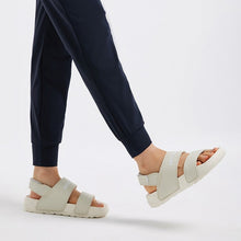 將圖片載入圖庫檢視器 AKIII CLASSIC Quick Slide VER.2 奶油餅乾色魔術貼拖鞋