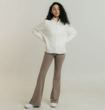 將圖片載入圖庫檢視器 CONCHWEAR 蜜桃臀緊身運動喇叭褲 7色