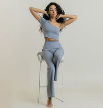將圖片載入圖庫檢視器 CONCHWEAR 蜜桃臀緊身運動喇叭褲 7色