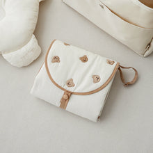 將圖片載入圖庫檢視器 CHEZ-BEBE 刺繡動物隨行尿布墊 2款