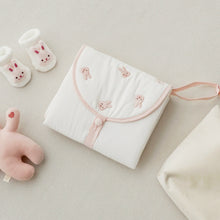 將圖片載入圖庫檢視器 CHEZ-BEBE 刺繡動物隨行尿布墊 2款