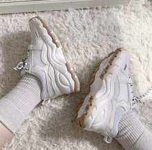 將圖片載入圖庫檢視器 23.65 V2 Neo 淺駝色老爹鞋(Highlight 梁耀燮同款)