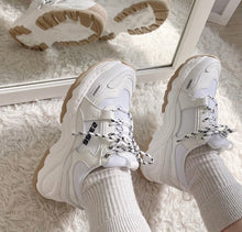 將圖片載入圖庫檢視器 23.65 V2 Neo 淺駝色老爹鞋(Highlight 梁耀燮同款)