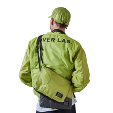 將圖片載入圖庫檢視器 OVER LAB Another High 螢光綠環保斜垮包