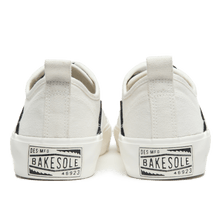將圖片載入圖庫檢視器 BAKE-SOLE Omelet 線條白底黑色帆布鞋