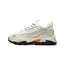 將圖片載入圖庫檢視器 AKIII CLASSIC Urban Tracker 奶油色經典復刻中性老爹鞋