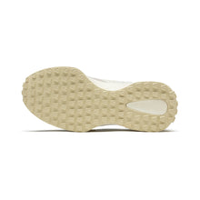 將圖片載入圖庫檢視器 AKIII CLASSIC Heritage 奶茶灰撞色復古絨布慢跑鞋